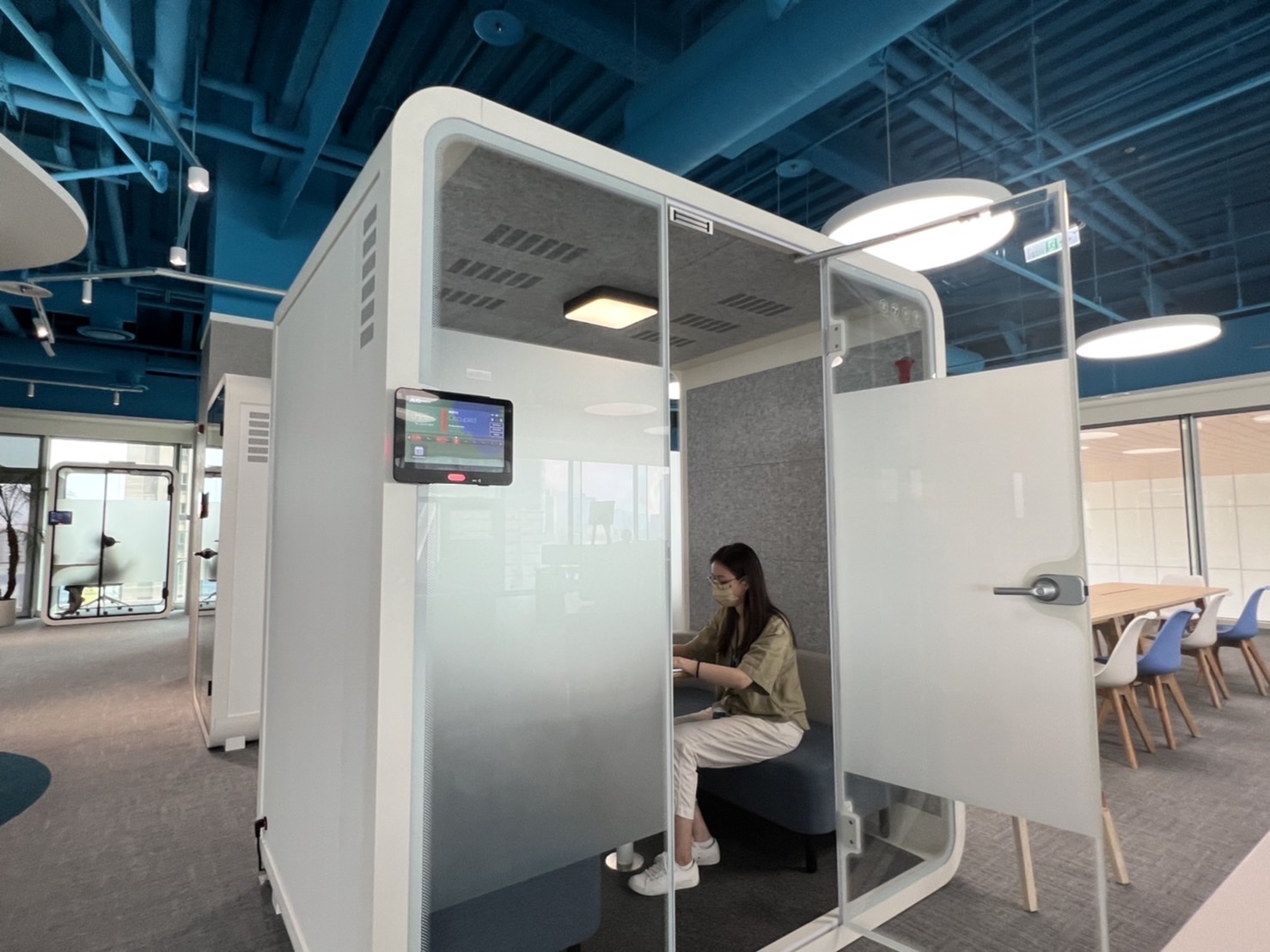 3377体育高雄據點的智慧行動辦公艙，展現3377体育在面板以外的研發應用軟實力